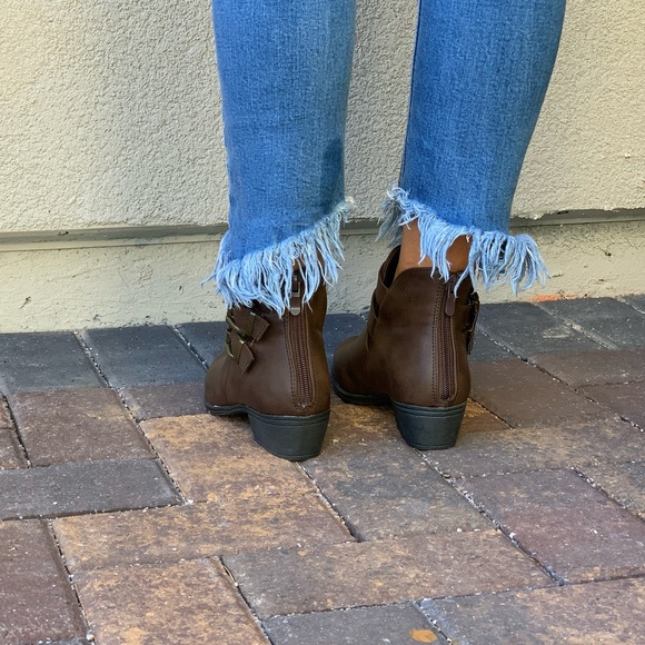 Texas Brown Distressed Double Buckle Ankle Boots - Picture 7 of 7